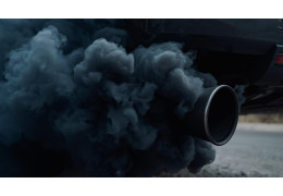 Co zwiastuje ciemny dym z wydechu?